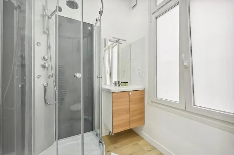 Charming 1 Bedroom By Montparnasse Paris