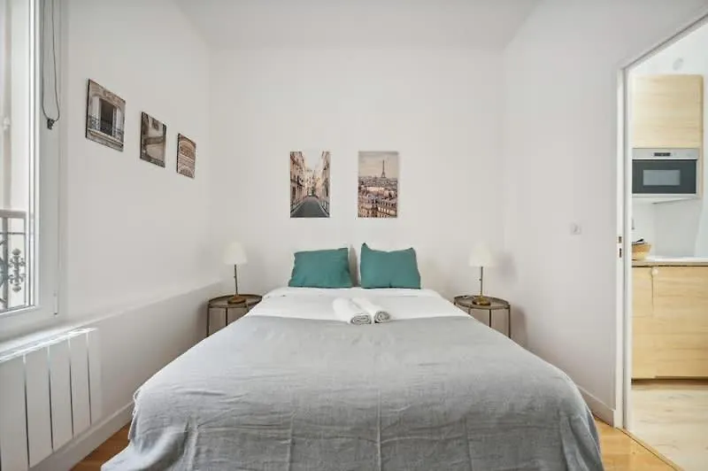 Charming 1 Bedroom By Montparnasse Paris France